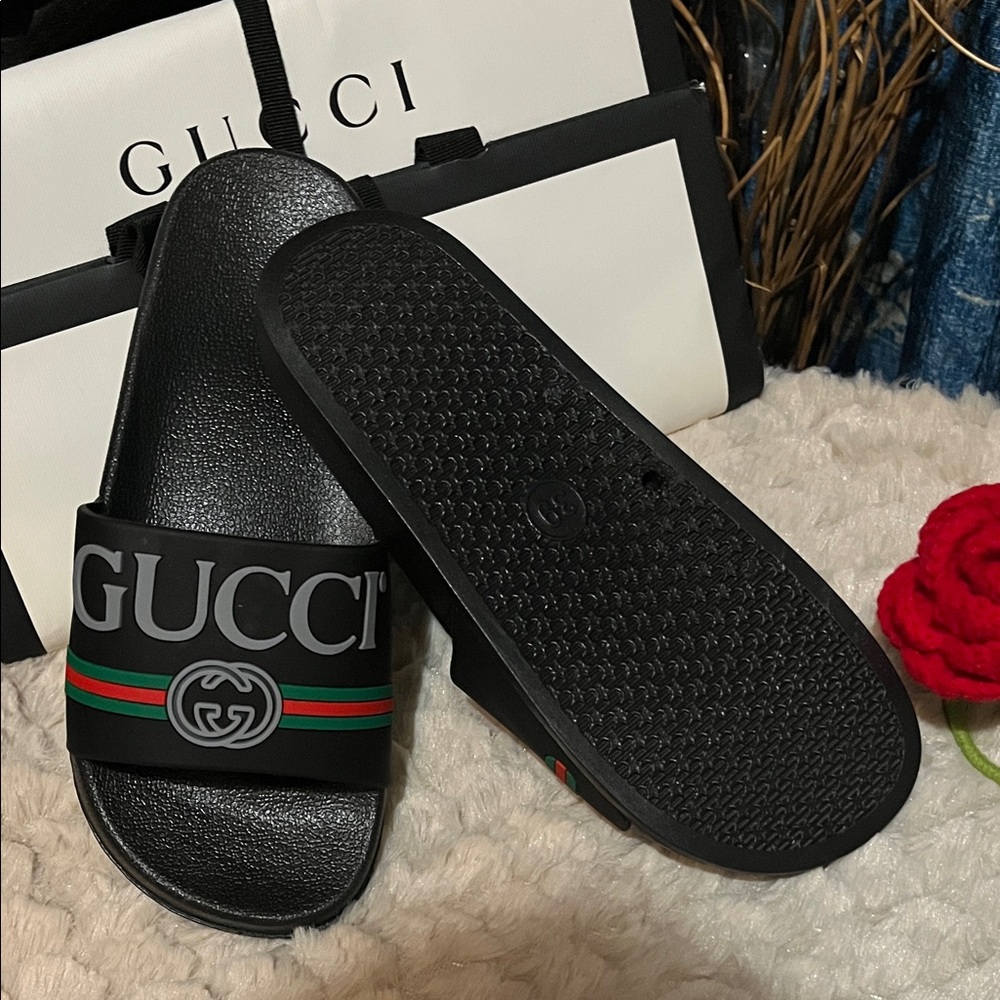 Gucci Black Logo Slide Sandals with Signature Green-Red Stripe - Picture 2 of 3